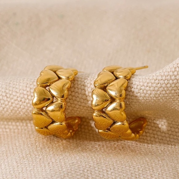 💛Gold plated hearts hoop earrings - Picture 2 of 5